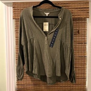 3/4 sleeve Lucky Brand never worn Size M army green top
